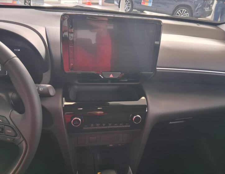 Toyota Yaris Cross 12