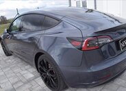 Tesla Model 3 Sedan / Limuzína 0,0 377 kw