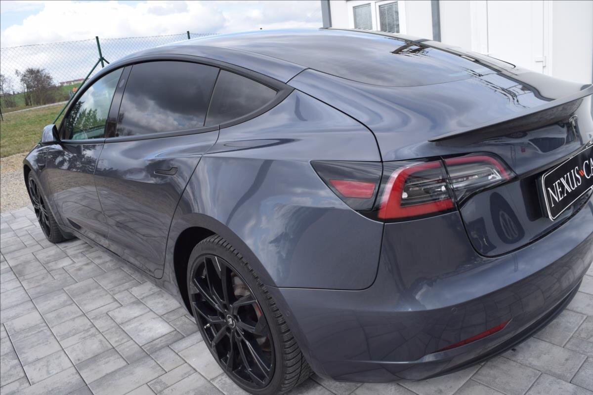 Tesla Model 3 Sedan / Limuzína 0,0 377 kw