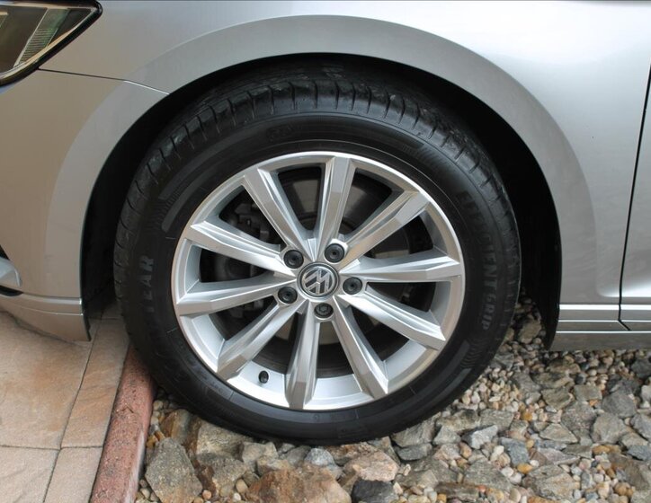 Volkswagen Passat Kombi 2,0 l 110 kw