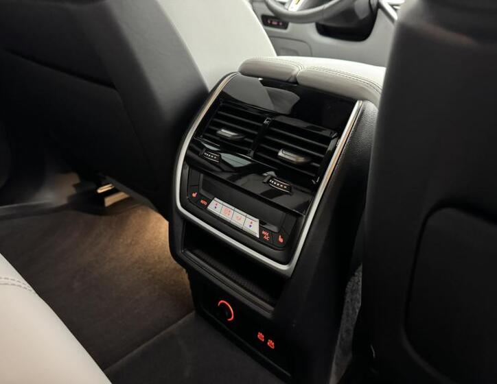 BMW X5 SUV 4,4 l 460 kw