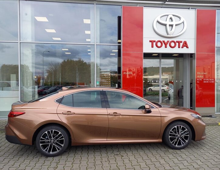 Toyota Camry Sedan / Limuzína 2,5 l 169 kw