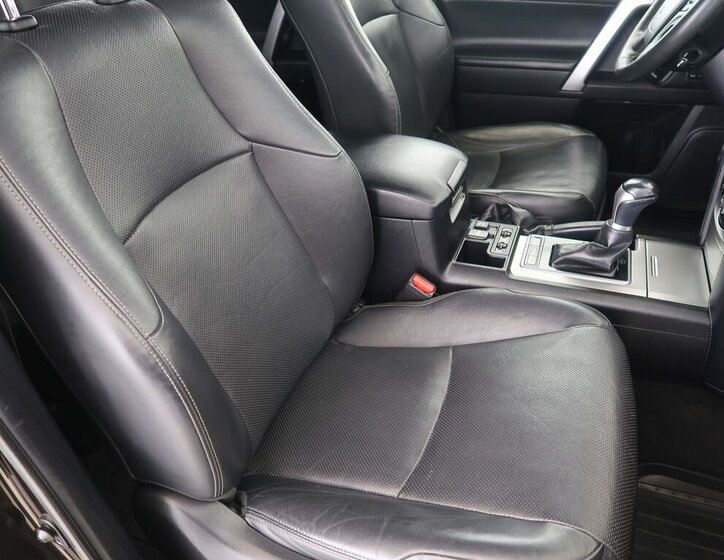 Toyota Land Cruiser 13