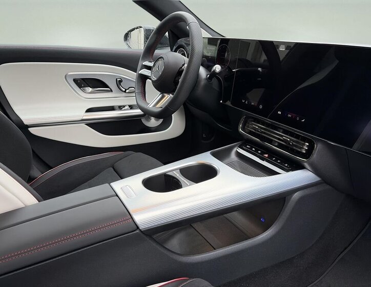 Mercedes-Benz CLA Sedan / Limuzína 1,3 l 120 kw