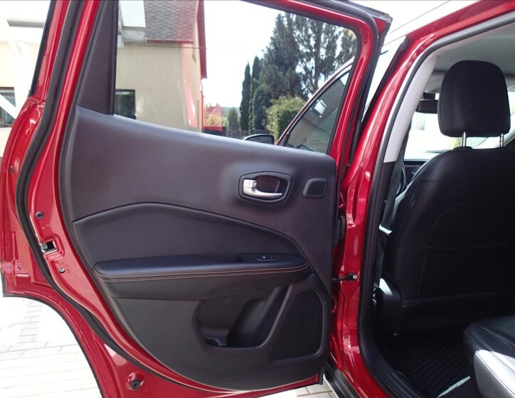 Jeep Compass SUV / Terénní 2,0 l 103 kw