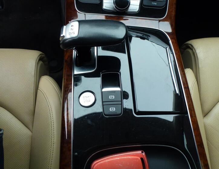 Audi A8 36