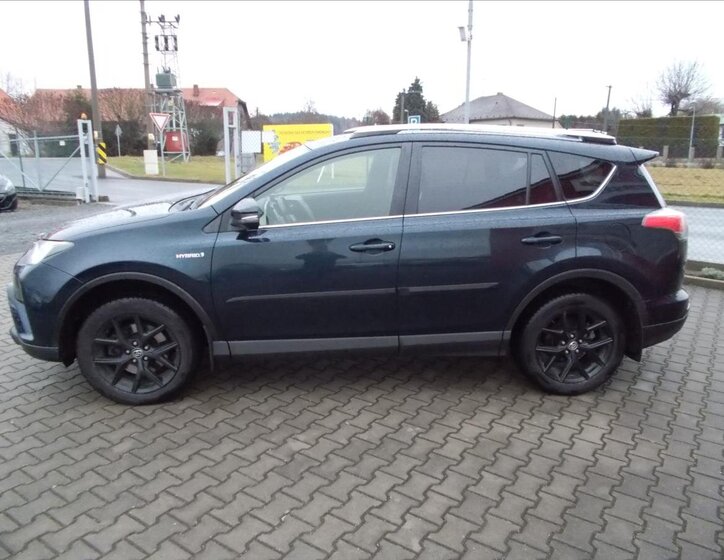 Toyota RAV4 SUV 2,5 l 114 kw