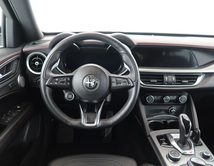 Alfa Romeo Stelvio SUV / Terénní 2,0 l 206 kw