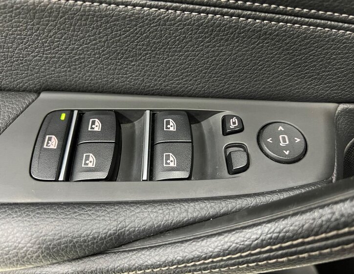 BMW Řada 5 Kombi 3,0 l 195 kw