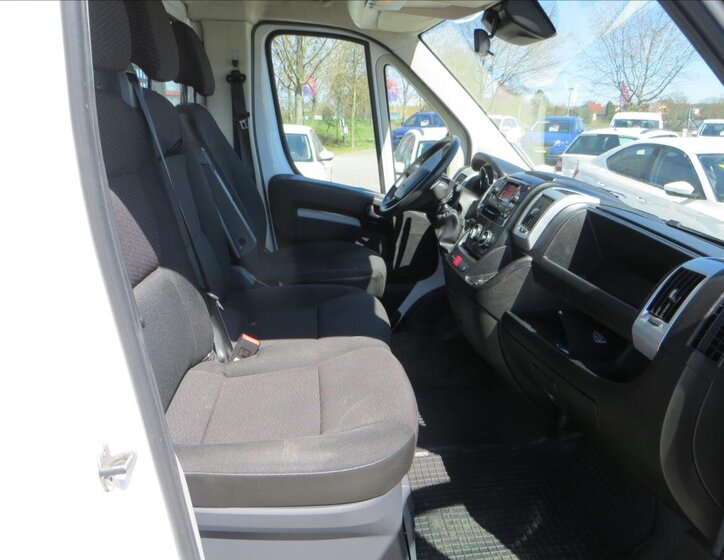 Peugeot Boxer Valník 2,2 l 121 kw