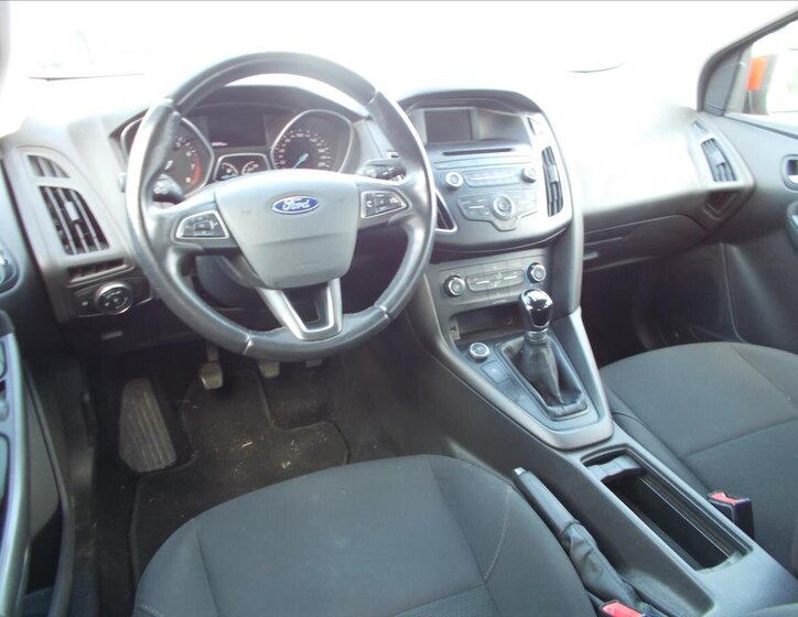 Ford Focus Kombi 999,0 74 kw
