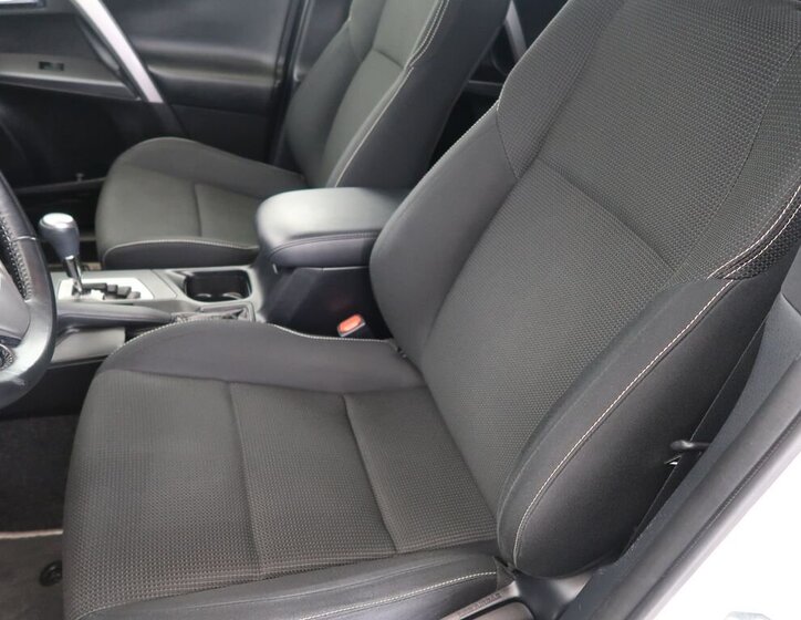 Toyota RAV4 SUV / Terénní 2,5 l 114 kw