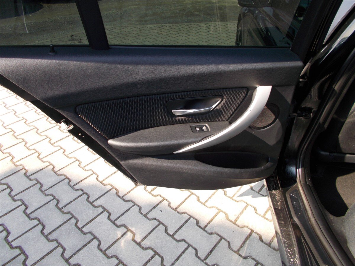 BMW Řada 3 Sedan / Limuzína 2,0 l 135 kw