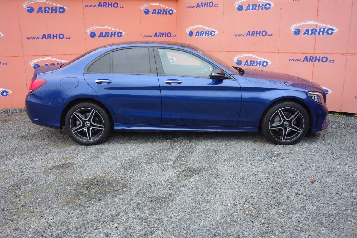 Mercedes-Benz Třídy C Sedan / Limuzína 2,0 l 143 kw