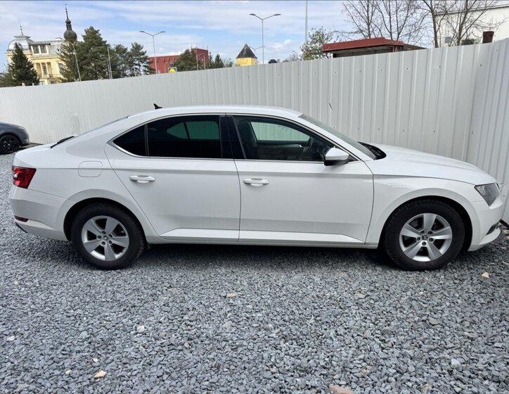Škoda Superb Sedan / Limuzína 2,0 l 140 kw
