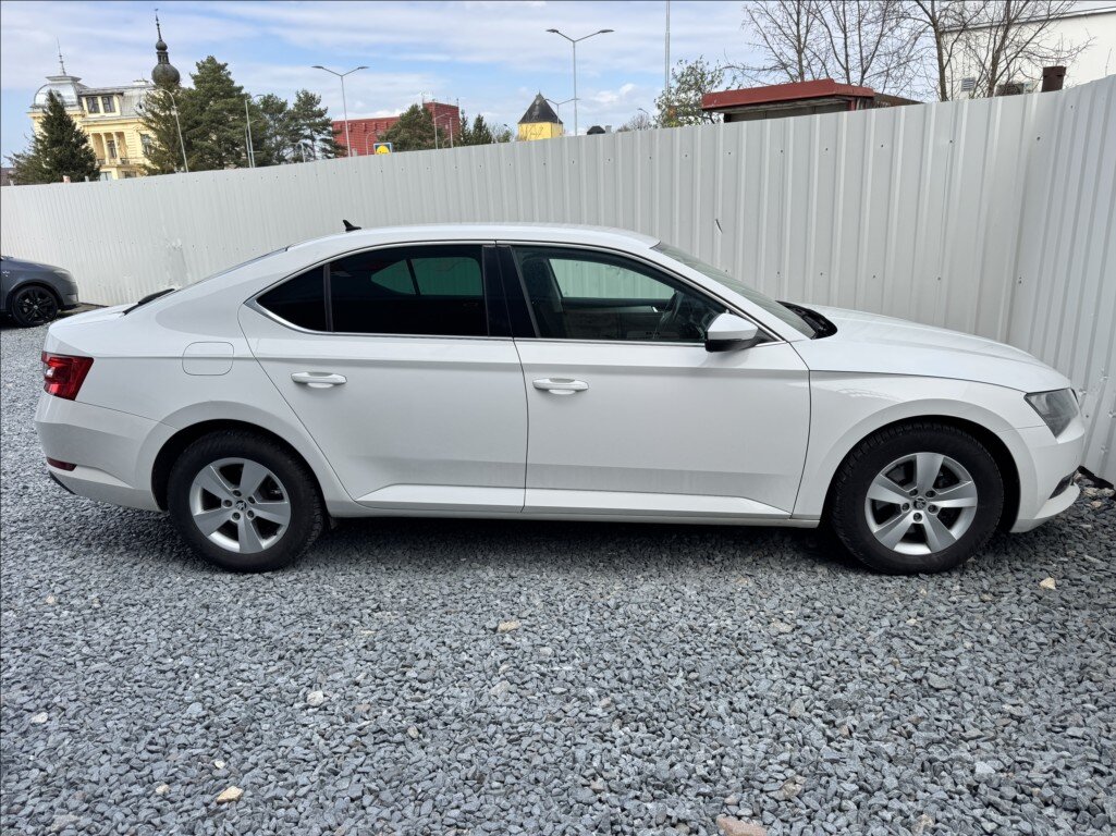 Škoda Superb Sedan / Limuzína 2,0 l 140 kw