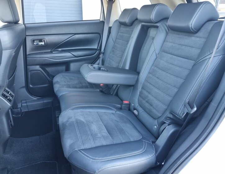 Mitsubishi Outlander SUV / Terénní 2,0 l 110 kw