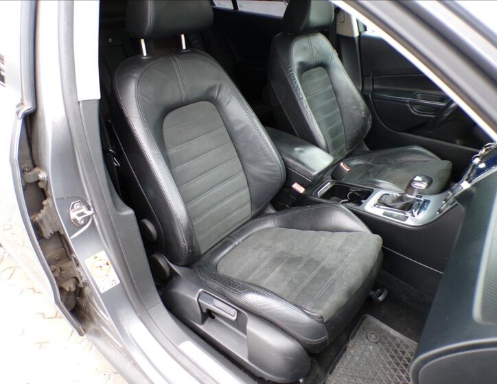 Volkswagen Passat Sedan 2,0 l 103 kw