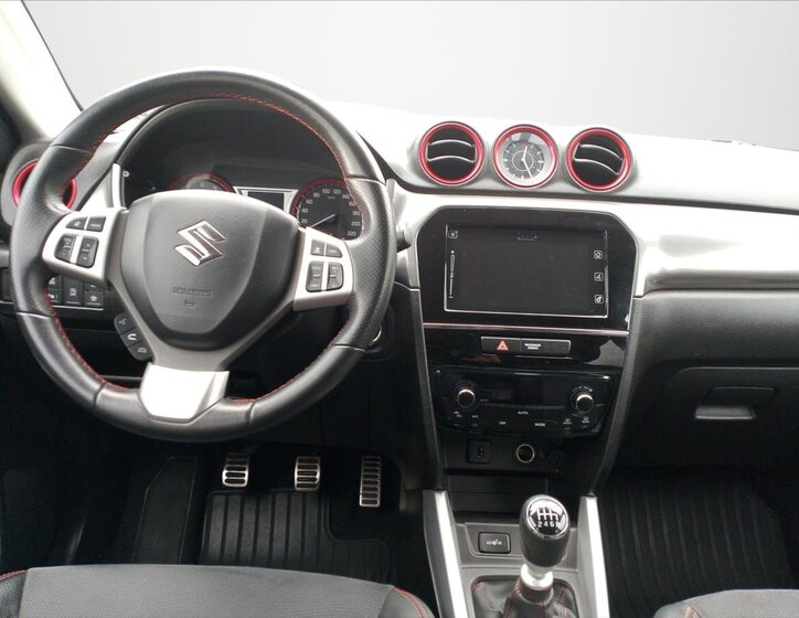 Suzuki Vitara SUV / Terénní 1,4 l 103 kw