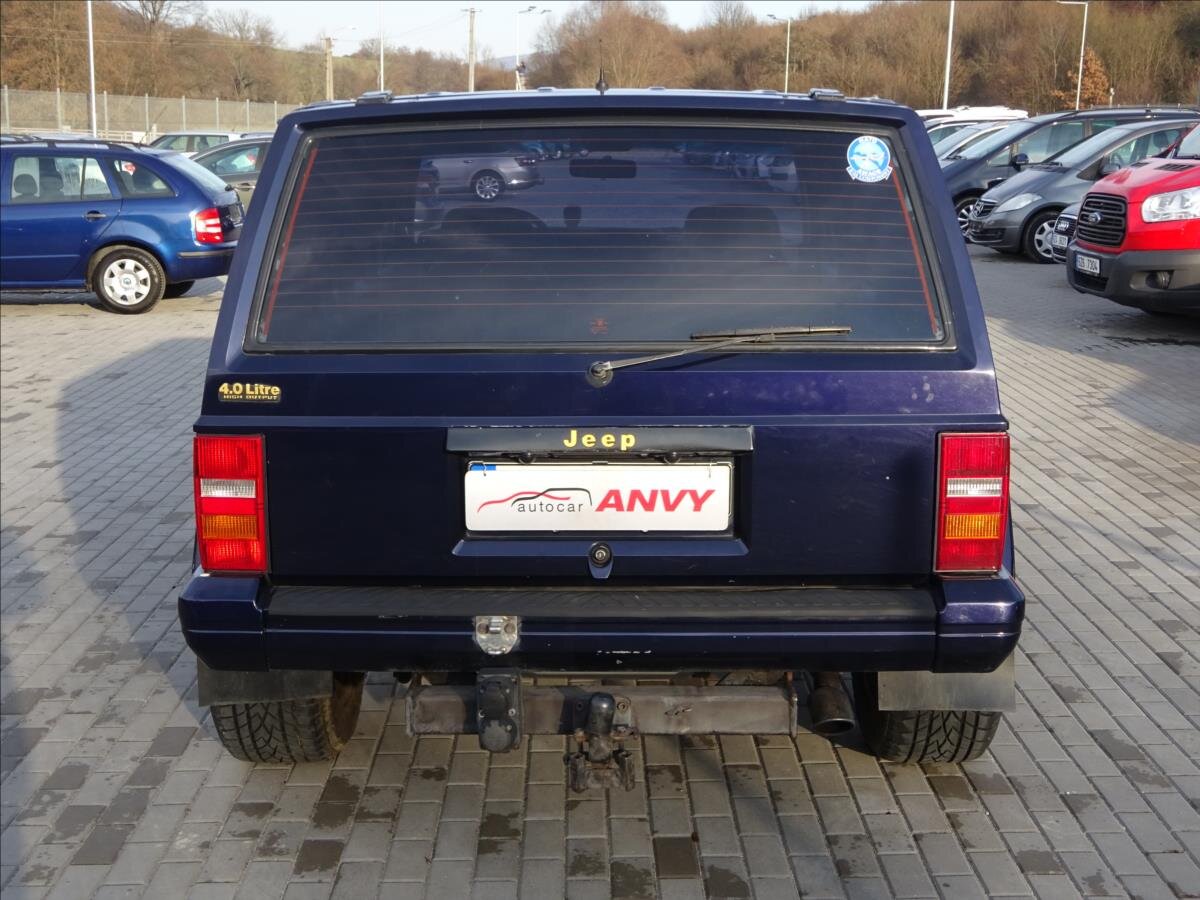 Jeep Cherokee SUV / Terénní 4,0 l 136 kw