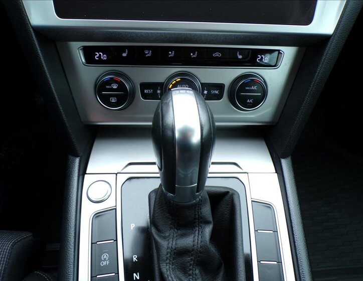 Volkswagen Passat Kombi 1,6 l 88 kw