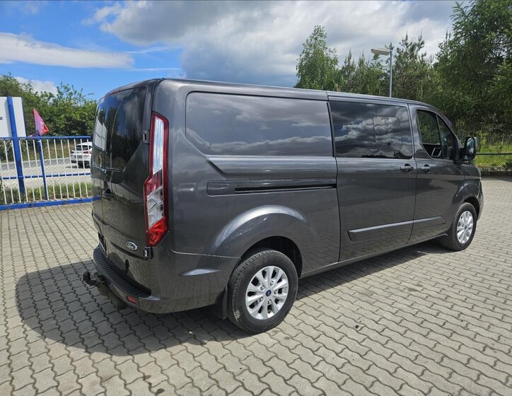 Ford Tourneo Custom 4