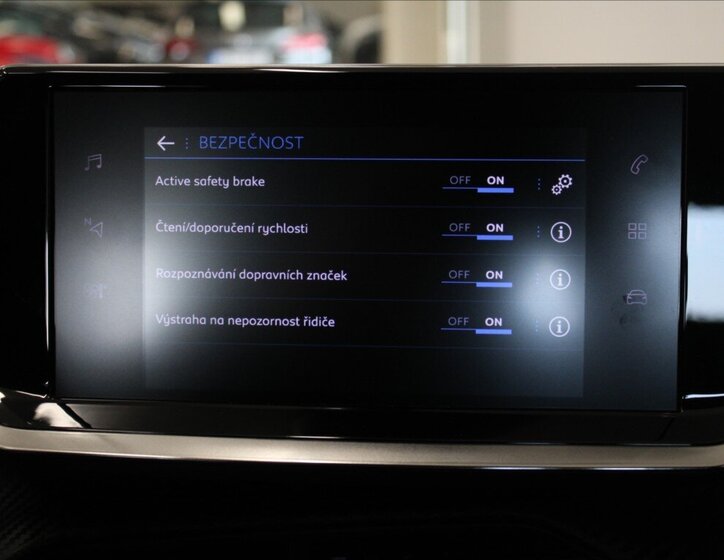 Peugeot 208 Hatchback 1,2 l 74 kw