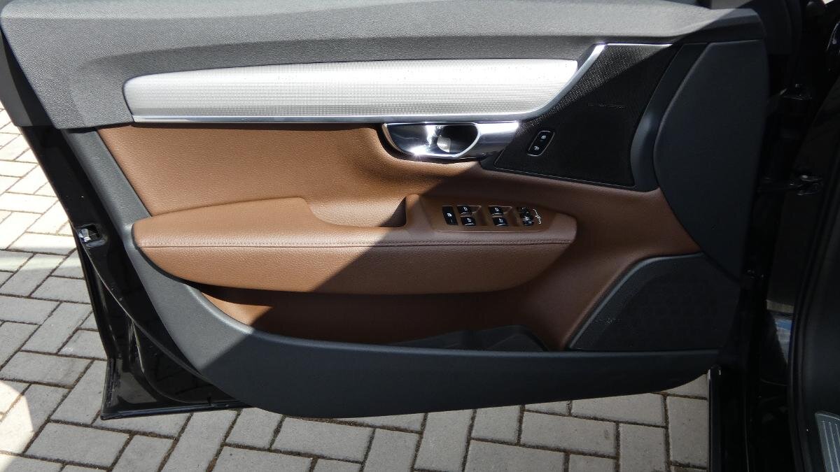 Volvo S90 Sedan / Limuzína 2,0 l 173 kw