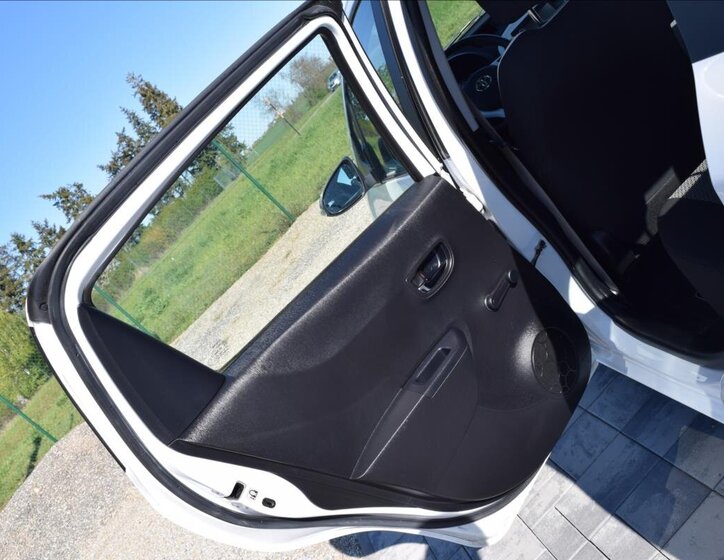 Toyota Yaris Hatchback 998,0 51 kw