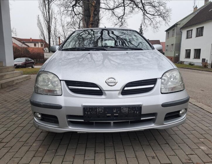 Nissan Almera Tino 16