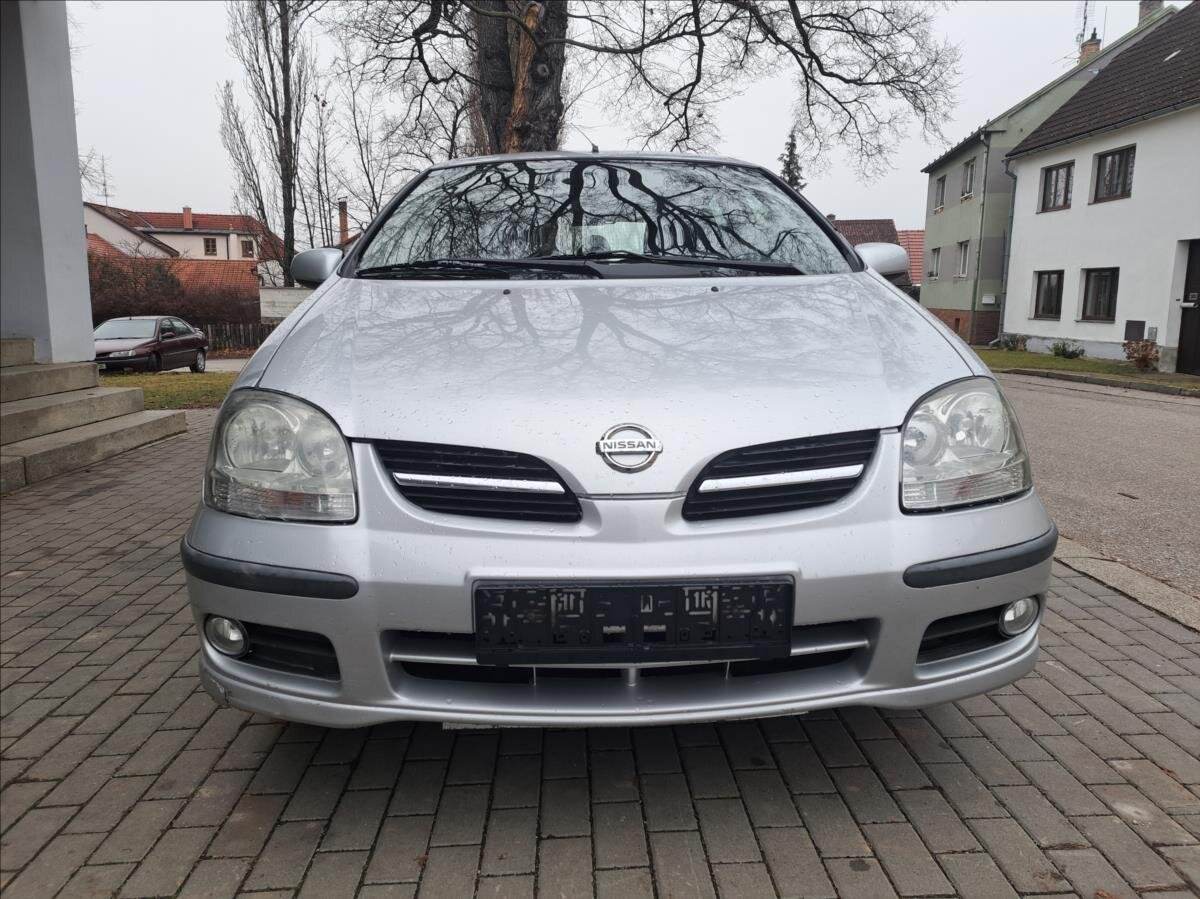 Nissan Almera Tino
