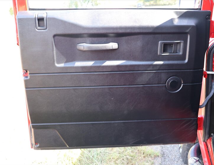 Land Rover Defender SUV 2,4 l 90 kw