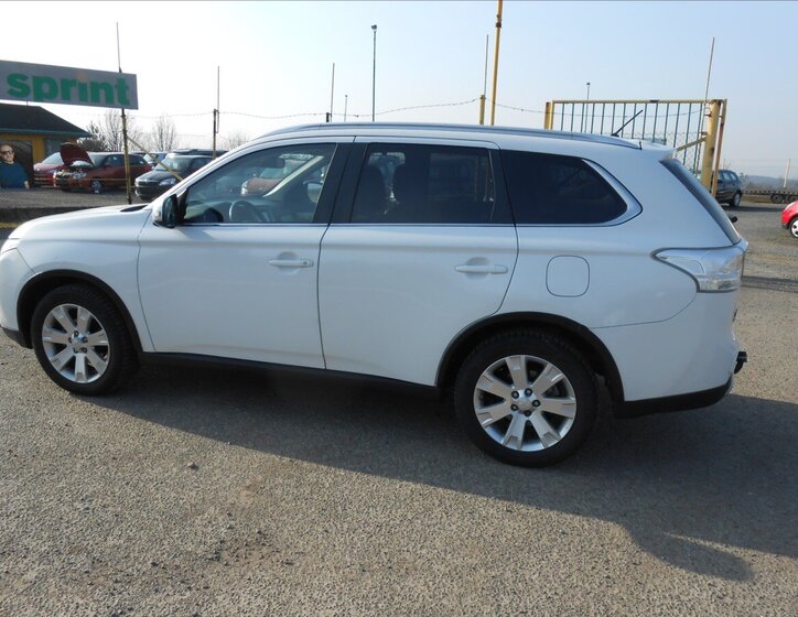 Mitsubishi Outlander Kombi 2,3 l 110 kw