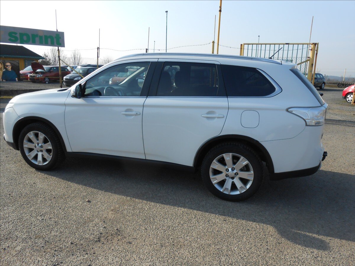 Mitsubishi Outlander Kombi 2,3 l 110 kw
