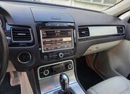 Volkswagen Touareg SUV / Terénní 4,1 l 250 kw