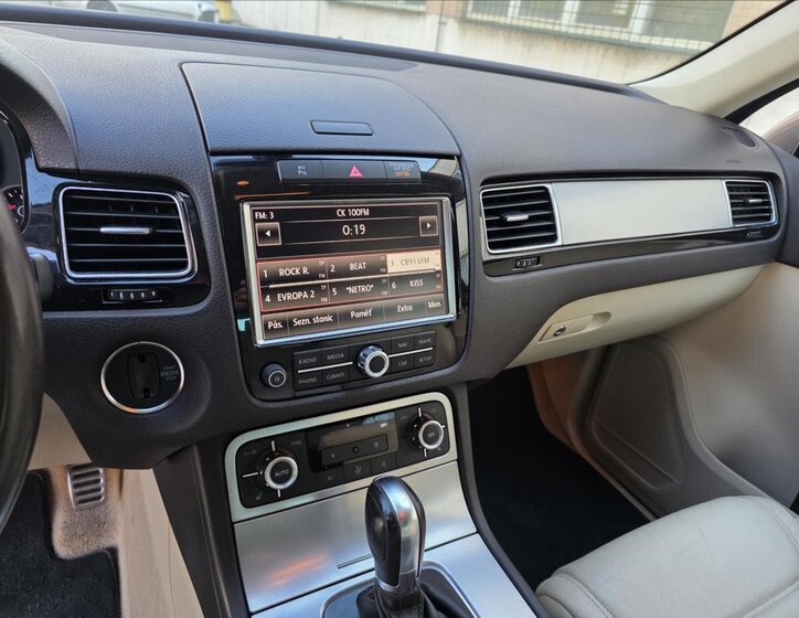 Volkswagen Touareg SUV / Terénní 4,1 l 250 kw