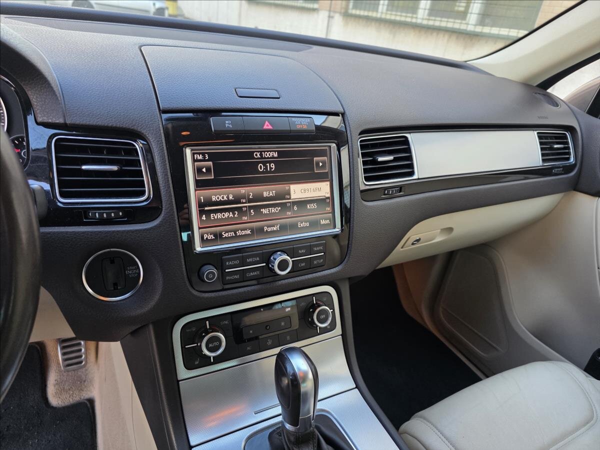 Volkswagen Touareg SUV / Terénní 4,1 l 250 kw