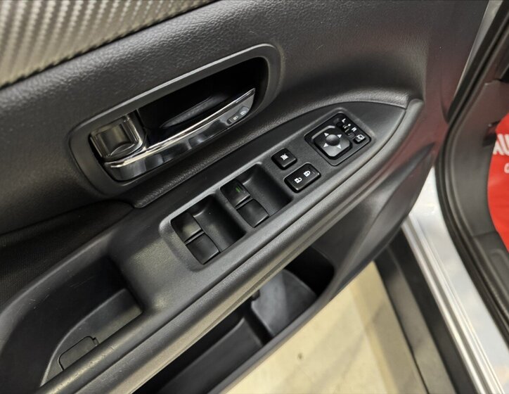 Mitsubishi Outlander SUV / Terénní 2,0 l 110 kw