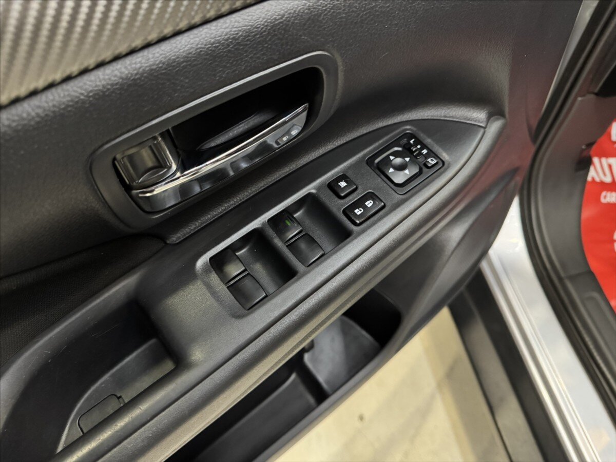 Mitsubishi Outlander SUV / Terénní 2,0 l 110 kw