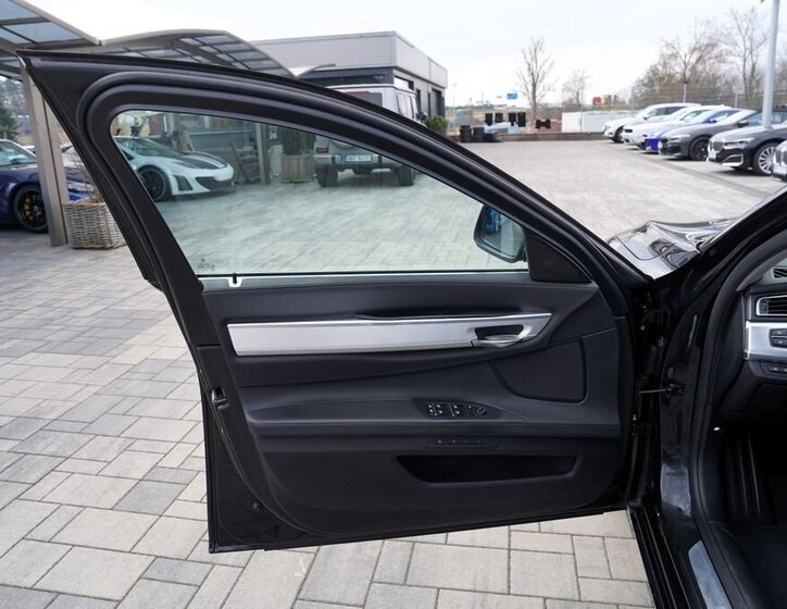 BMW Řada 7 Sedan / Limuzína 3,0 l 180 kw