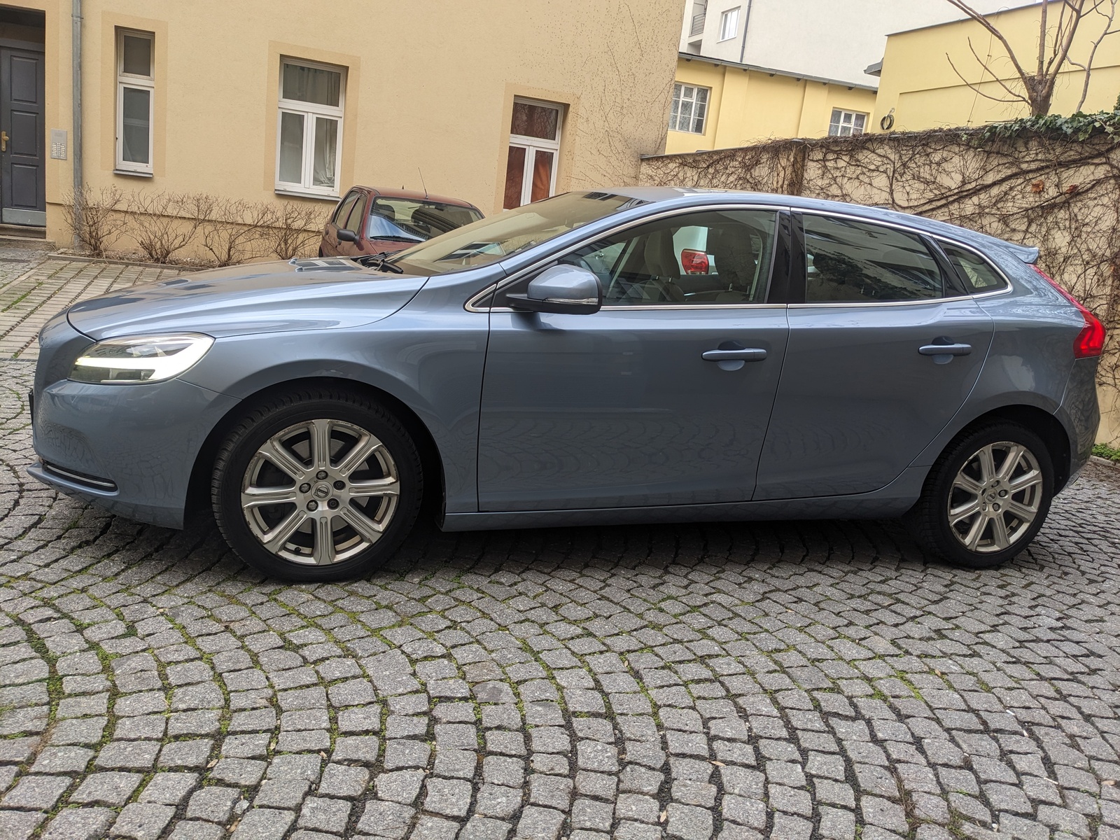 Volvo V40 4