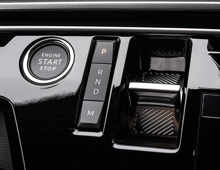 Peugeot 5008 SUV 1,2 l 0