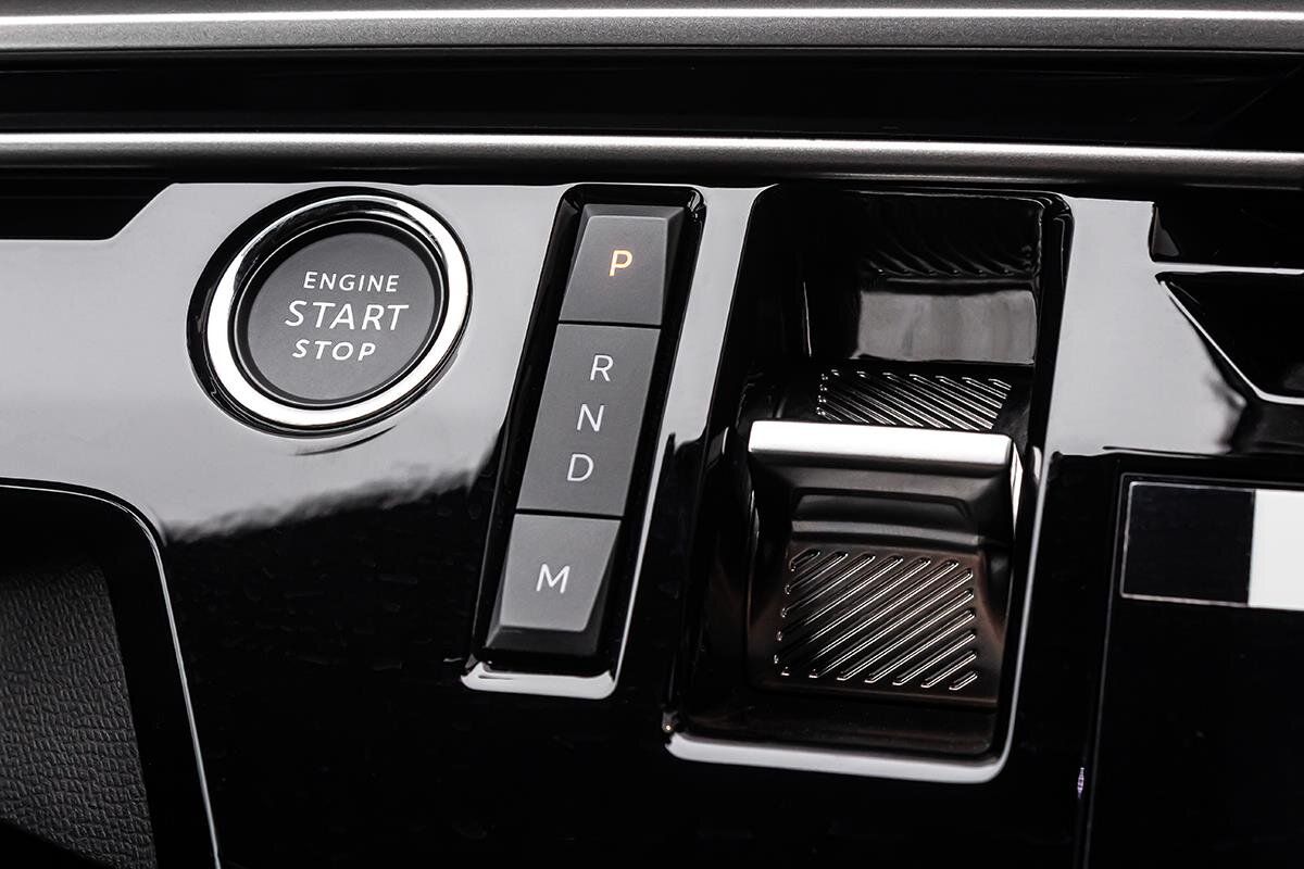 Peugeot 5008 SUV 1,2 l 0