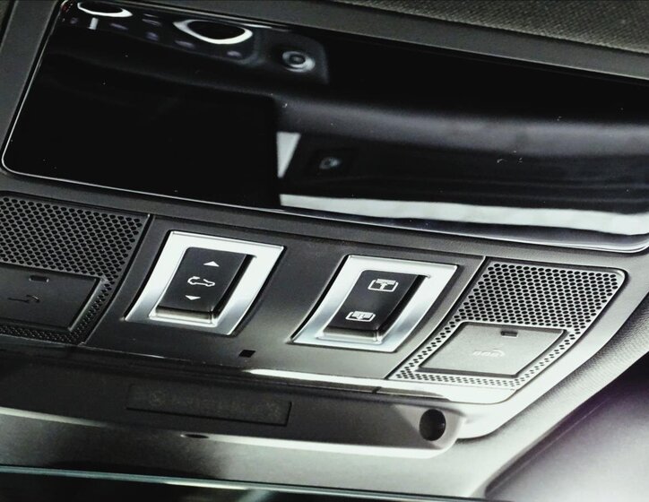 Land Rover Defender 16