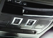 Land Rover Defender 16