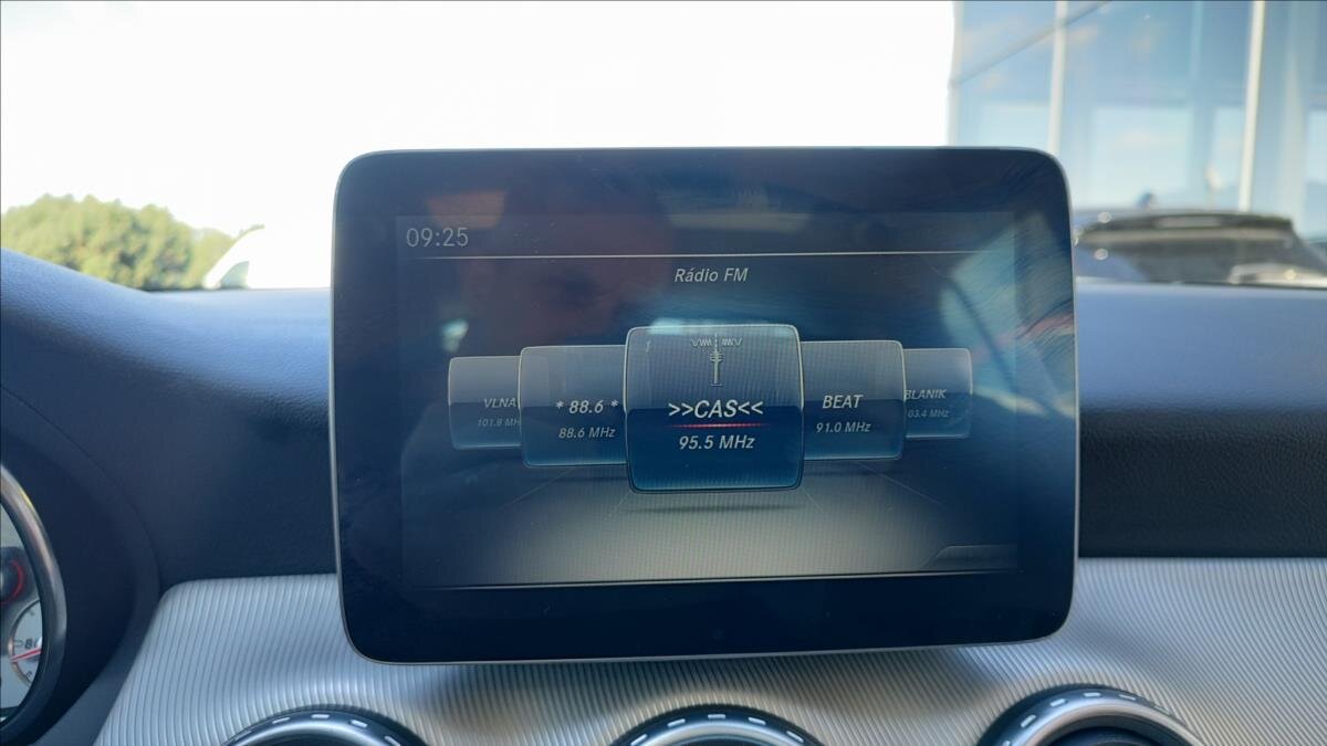 Mercedes-Benz GLA CUV 1,6 l 115 kw