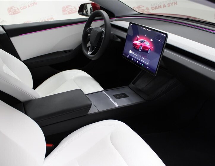 Tesla Model 3 Sedan / Limuzína 0,0 366 kw