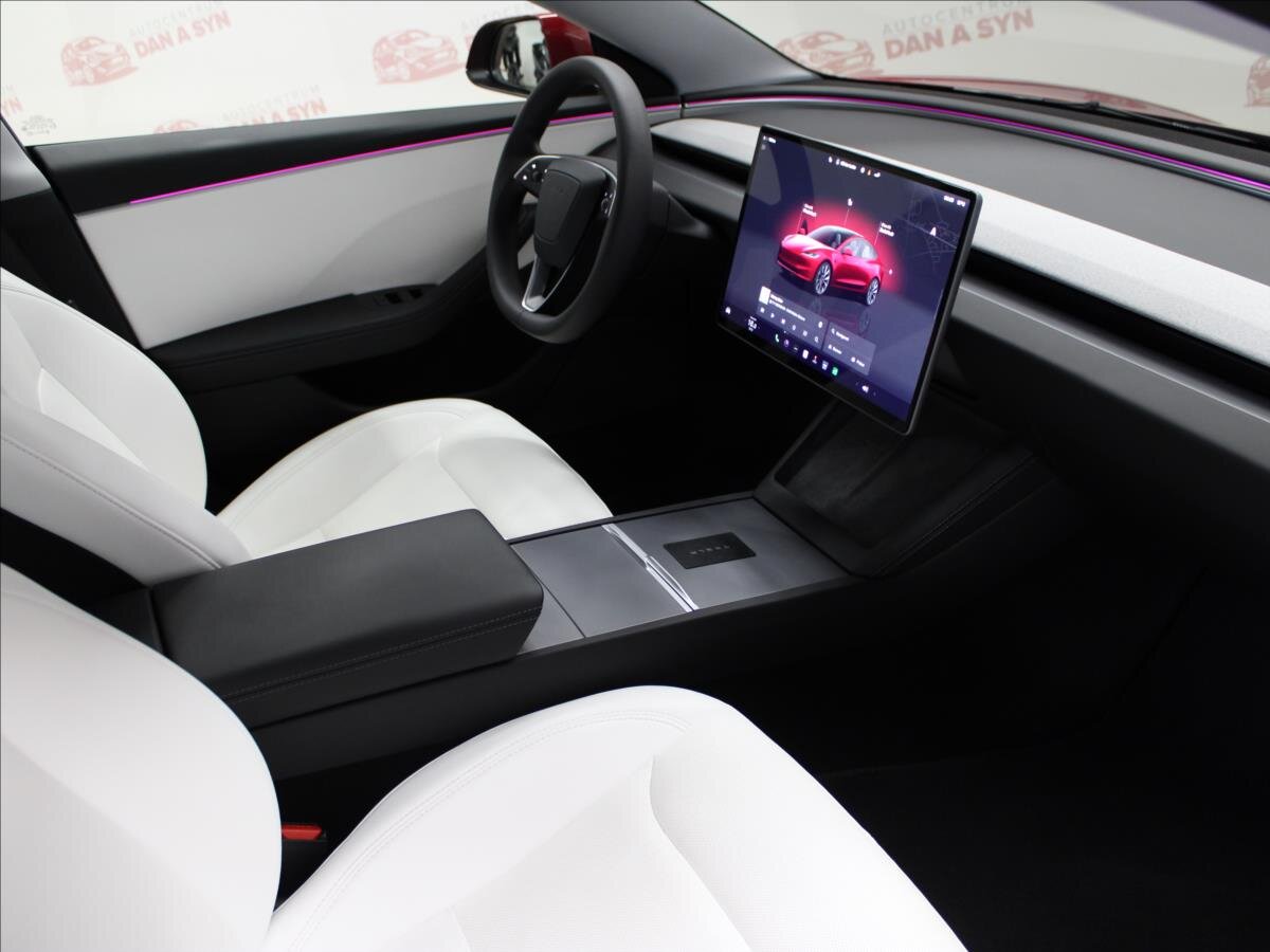 Tesla Model 3 Sedan / Limuzína 0,0 366 kw