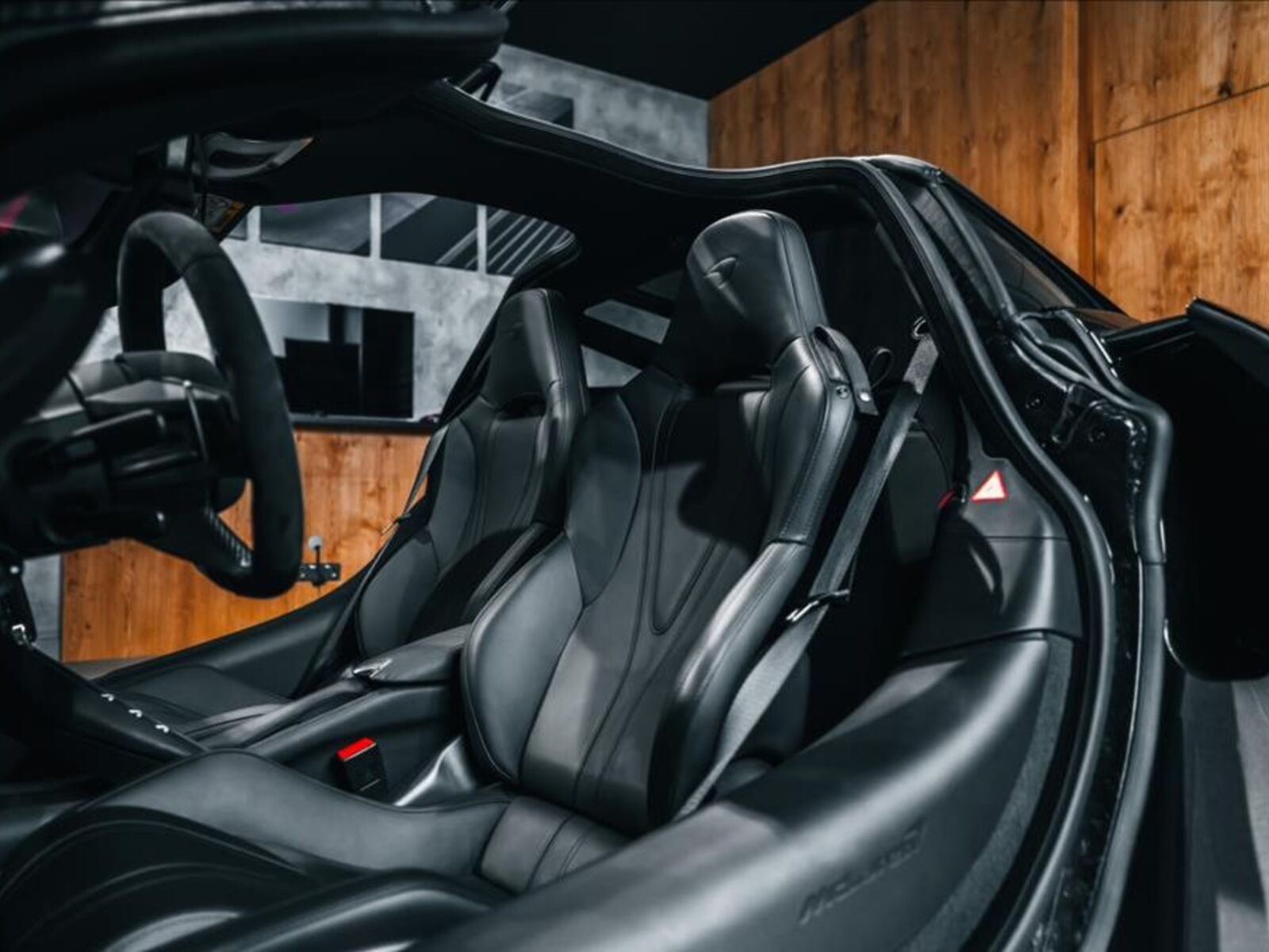 McLaren 720S 32