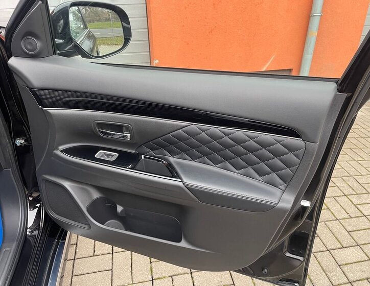 Mitsubishi Outlander 20